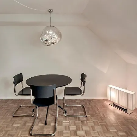 Prime With Designer Furniture In District 4 Lägenhet