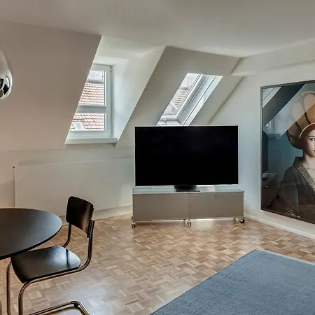 Prime With Designer Furniture In District 4 * Zürich