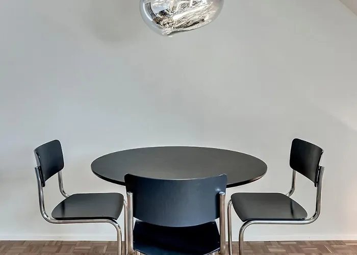 Prime With Designer Furniture In District 4 Апартаменти *