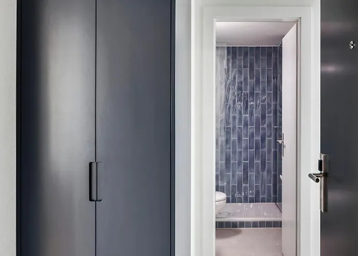 Апартаменти Prime With Designer Furniture In District 4 *