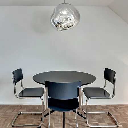 Prime With Designer Furniture In District 4 דירה *
